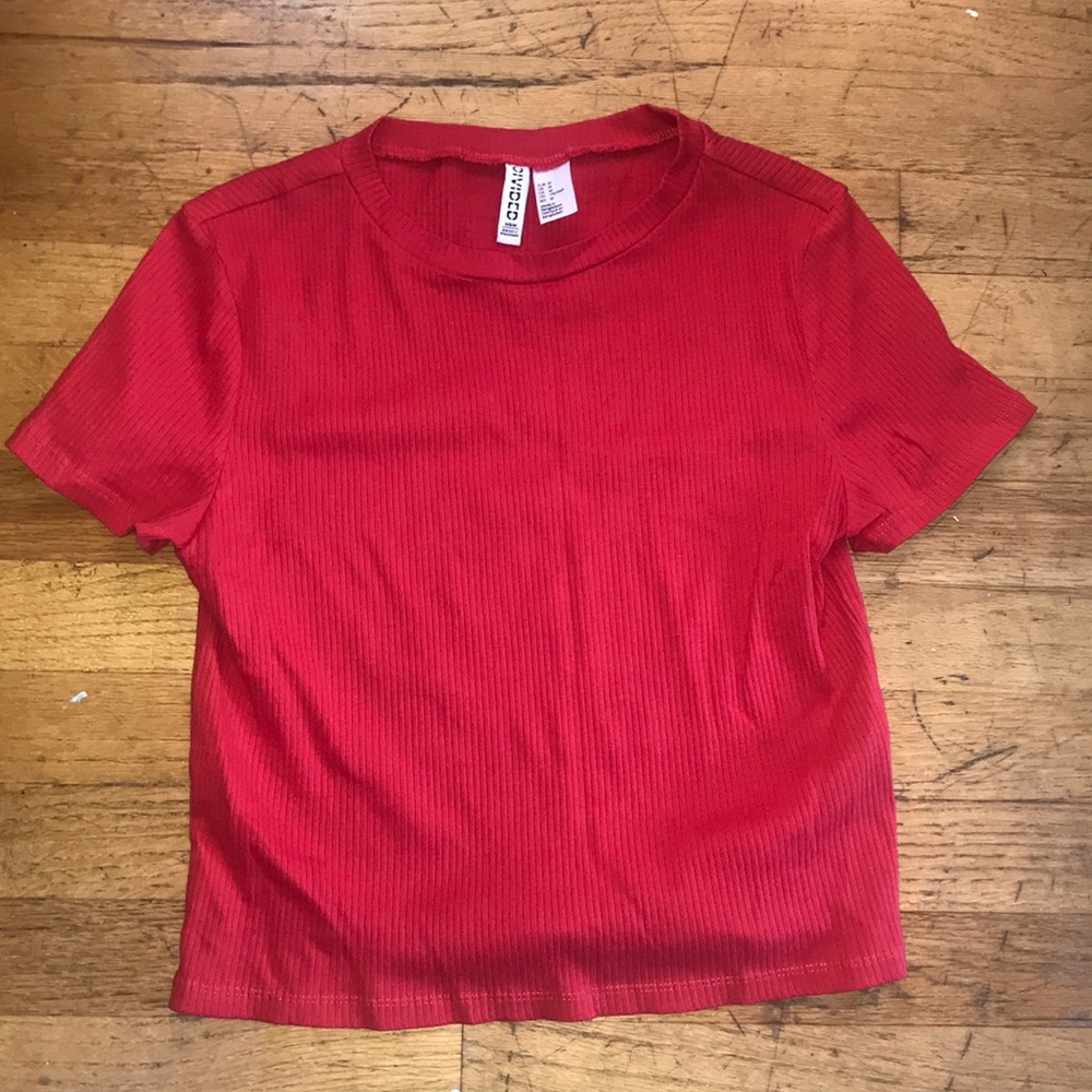 Red cropped T-shirt